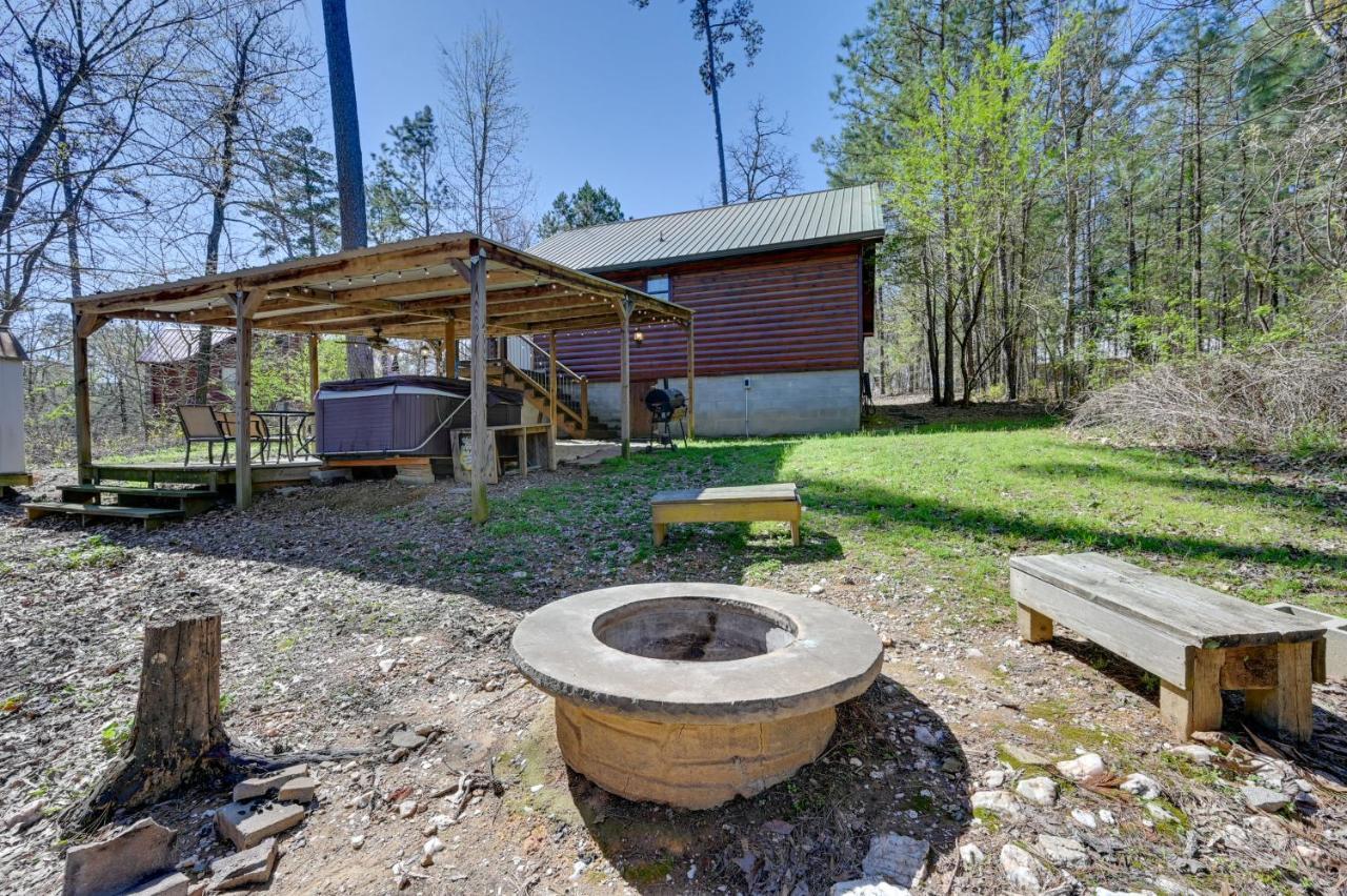 With Hot Tub And Fire Pit, Near Lake!
