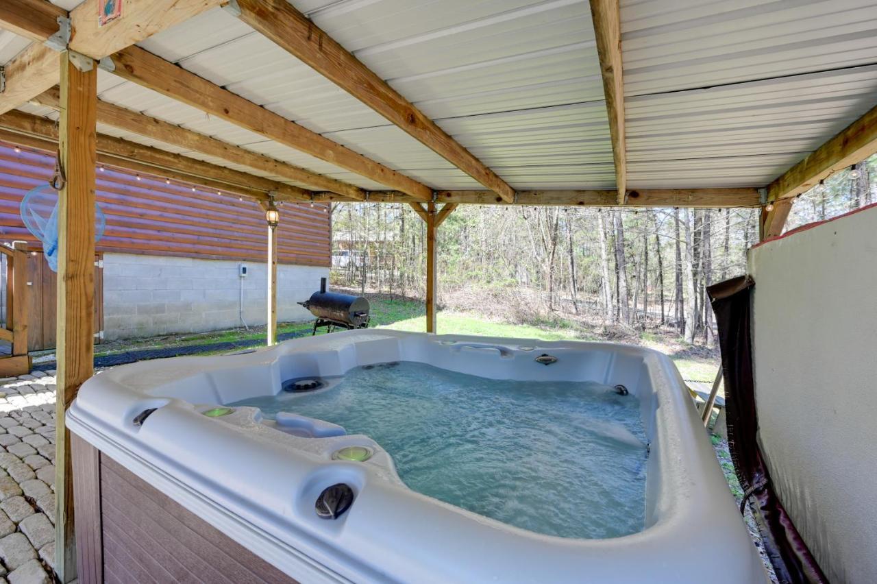 With Hot Tub And Fire Pit, Near Lake! Holiday home *
