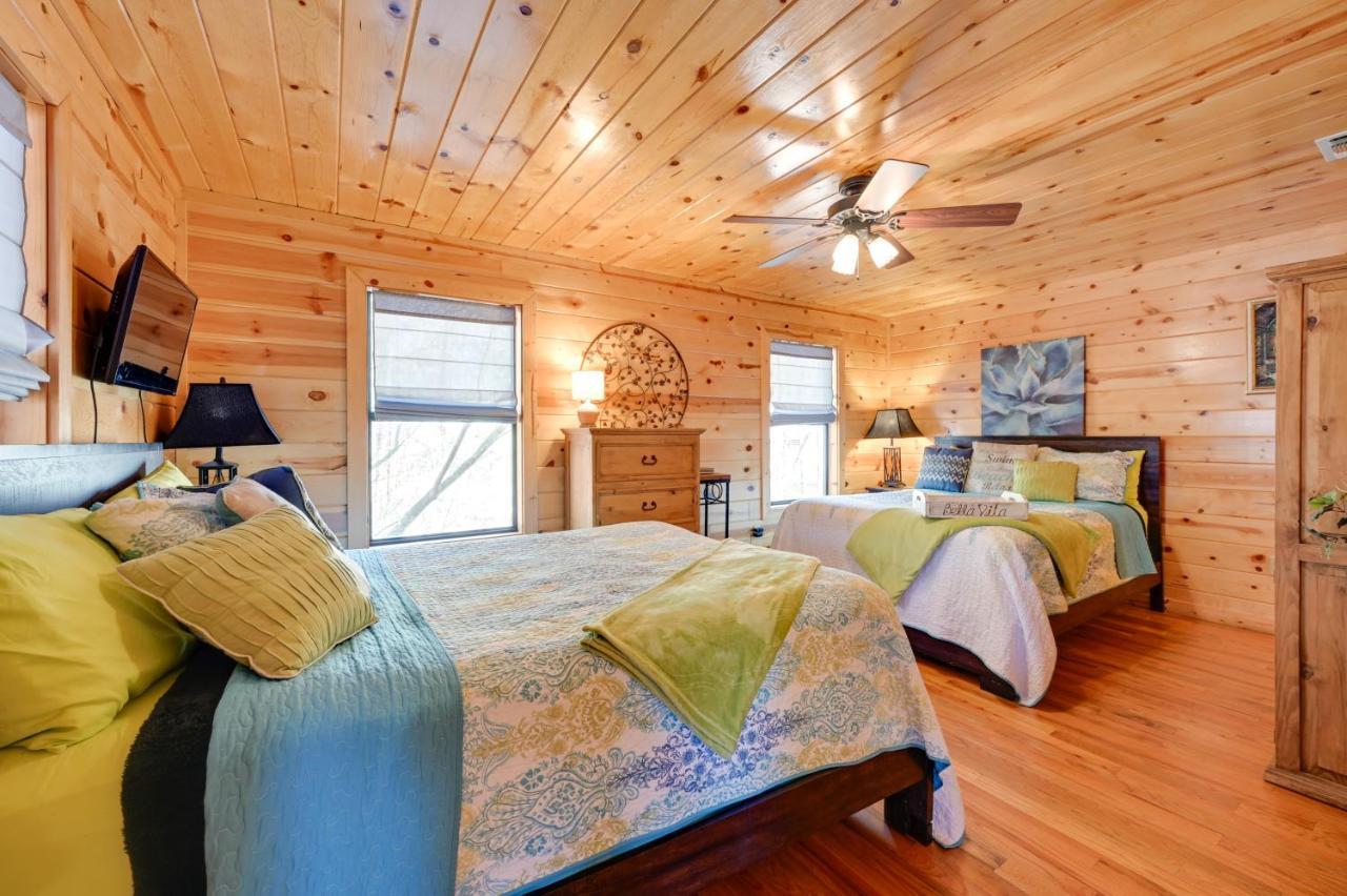 With Hot Tub And Fire Pit, Near Lake! *