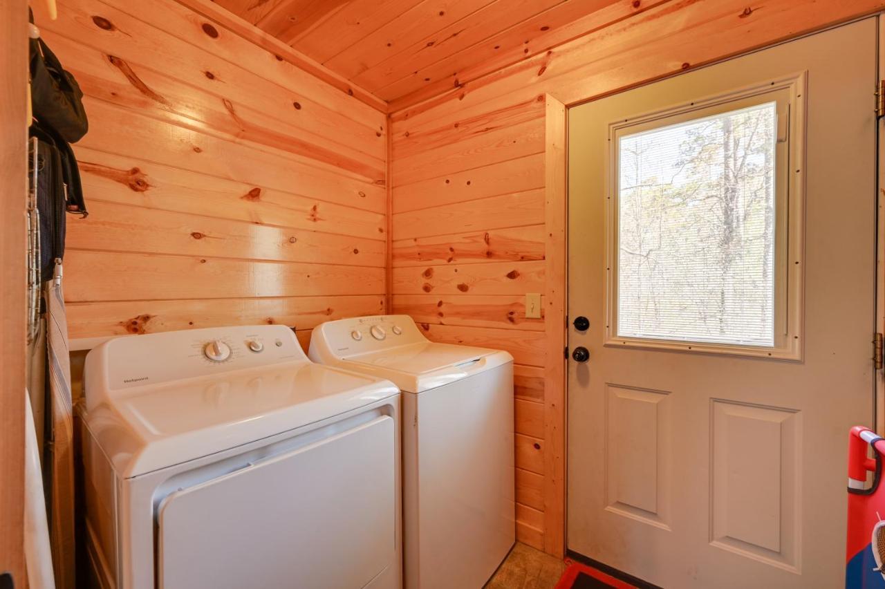 Holiday home With Hot Tub And Fire Pit, Near Lake! Broken Bow