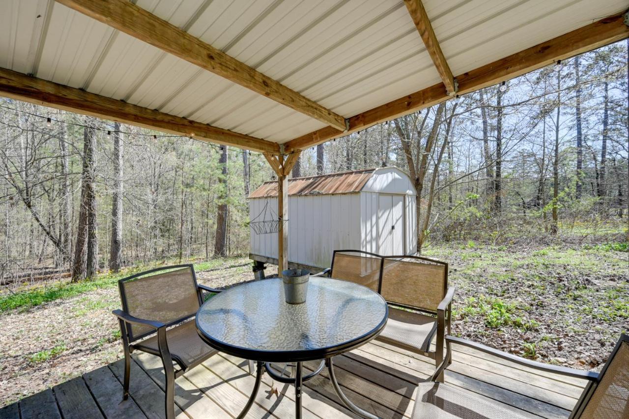 With Hot Tub And Fire Pit, Near Lake! Holiday home Broken Bow
